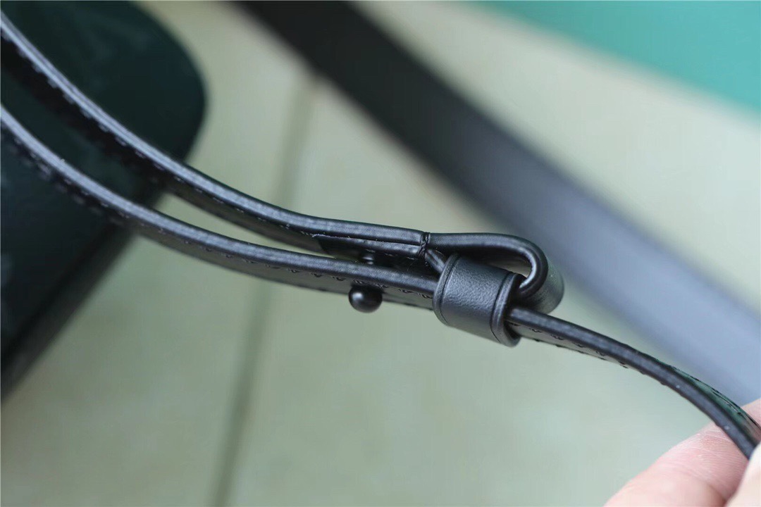 L0vis Vvtt0n S-Lock Vertical Wearable Wallet Monogram Eclipse For Men, Men’s Bags, Shoulder And Crossbody Bags 7.5in/19cm LV