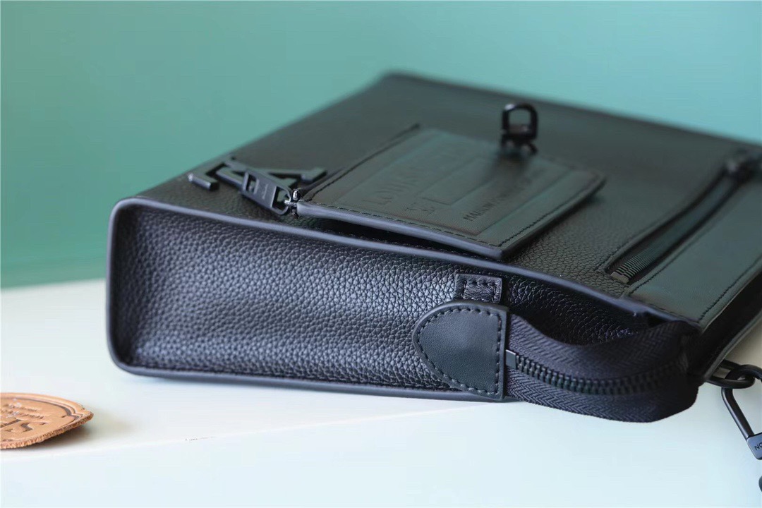 L0vis Vvtt0n Messenger Voyage Aerogram Black For Men, Men’s Bags, Shoulder And Crossbody Bags 11in/28cm LV M59329