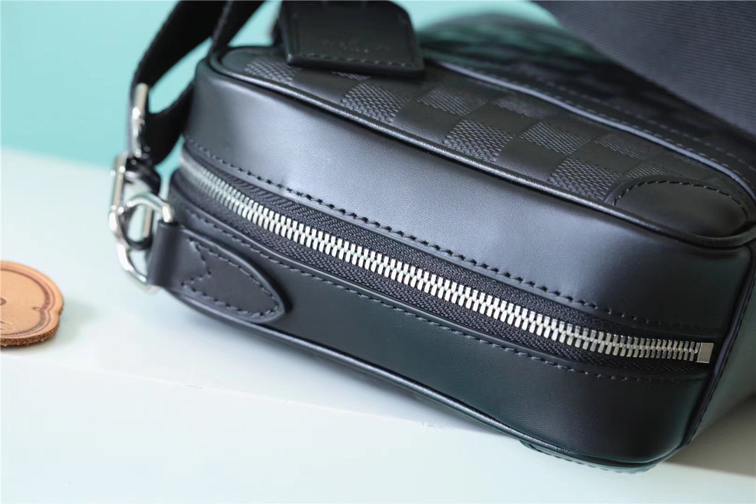 L0vis Vvtt0n Sirius Messenger Damier Infini Onyx For Men, Men’s Bags, Shoulder And Crossbody Bags 10.6in/27cm LV N45286