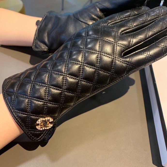 Ch**el Gloves In Black