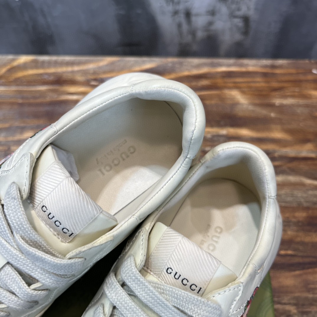 Gvc*1 Men’s Rhyton Sneaker With Strawberry Print Ivory White For Men ‎‎703814 DRW00 9522