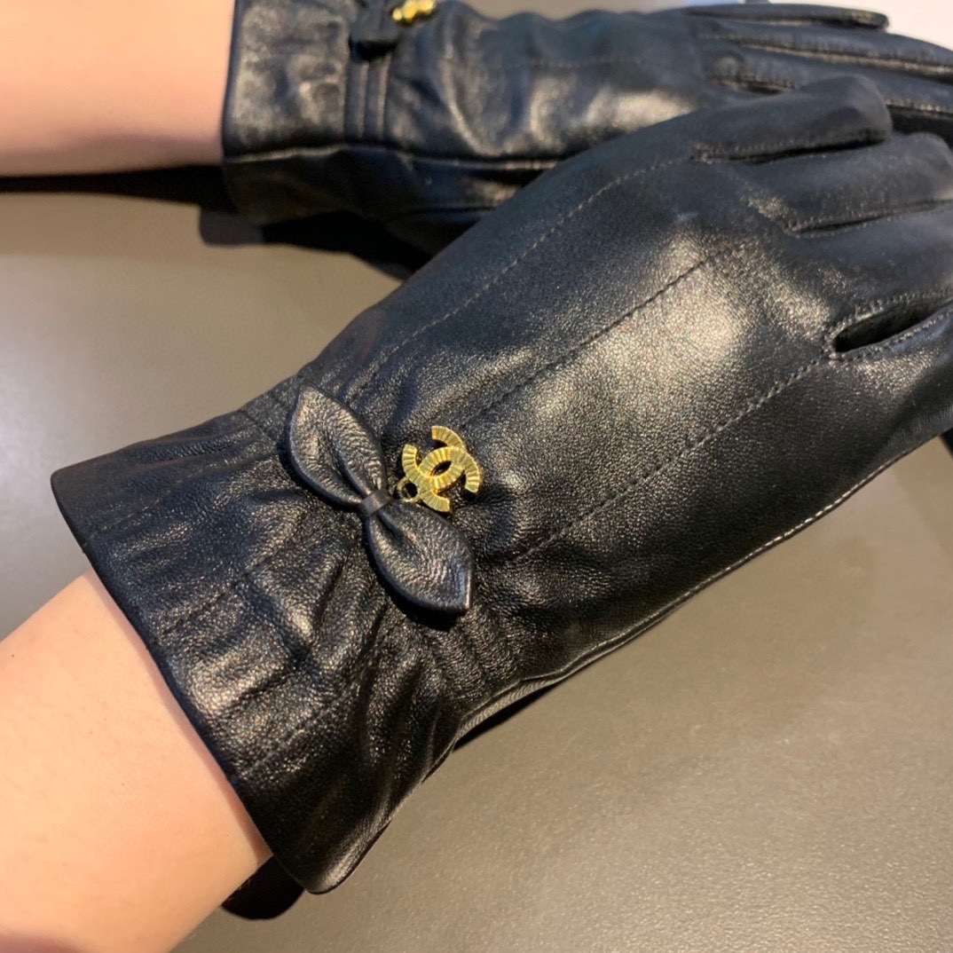 Ch**el Gloves In Black