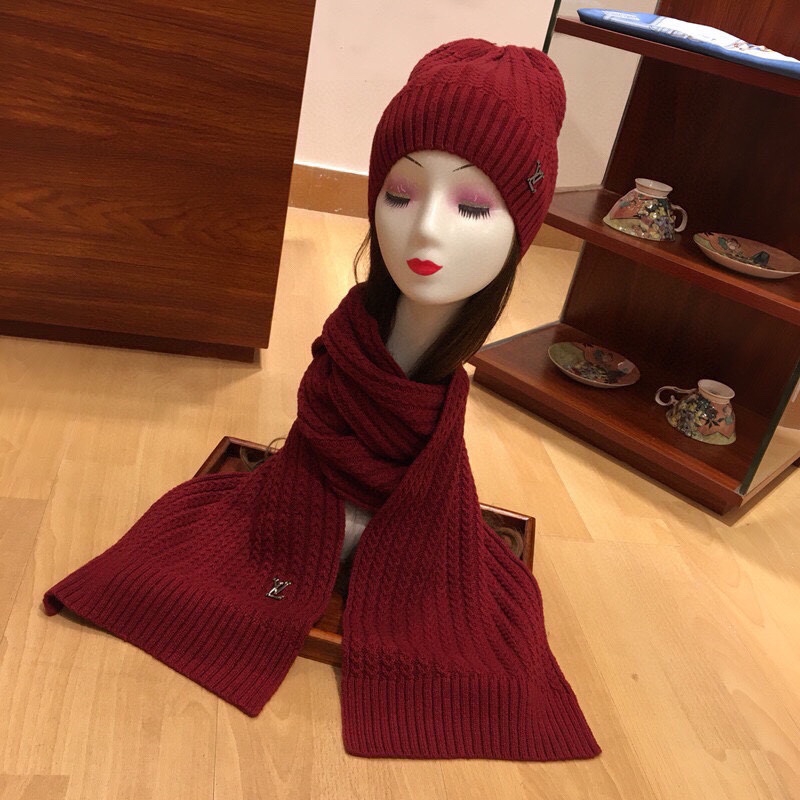 L0vis Vvtt0n Beanie & Scarf Set In Red