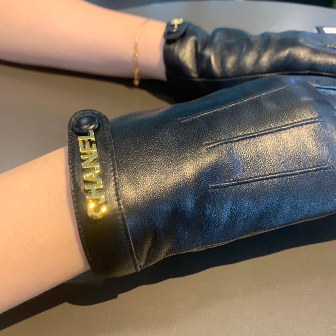 Ch**el Gloves In Black