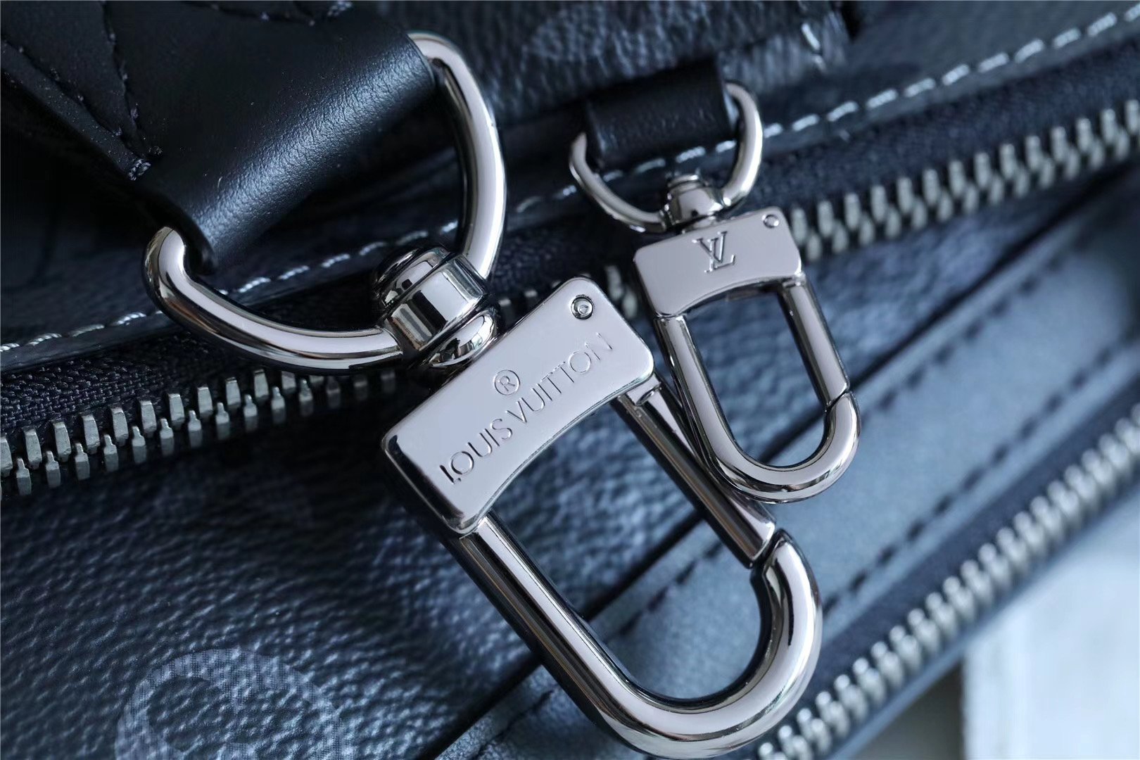 L0vis Vvtt0n Trio Messenger Monogram Eclipse and Monogram Eclipse Reverse For Men, Men’s Bags, Shoulder And Crossbody Bags 9.5in/25cm LV M69443