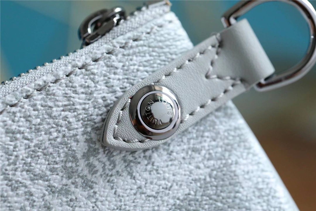 L0vis Vvtt0n Trio Messenger Damier Salt Gray For Men, Men’s Bags, Shoulder And Crossbody Bags 9.5in/25cm LV N50068