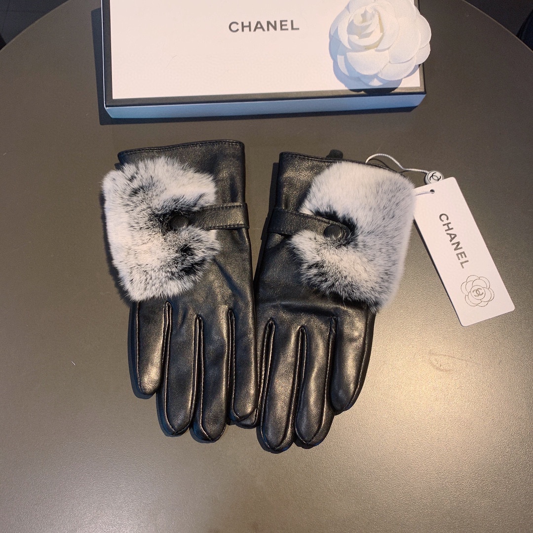 Ch**el Gloves In Black