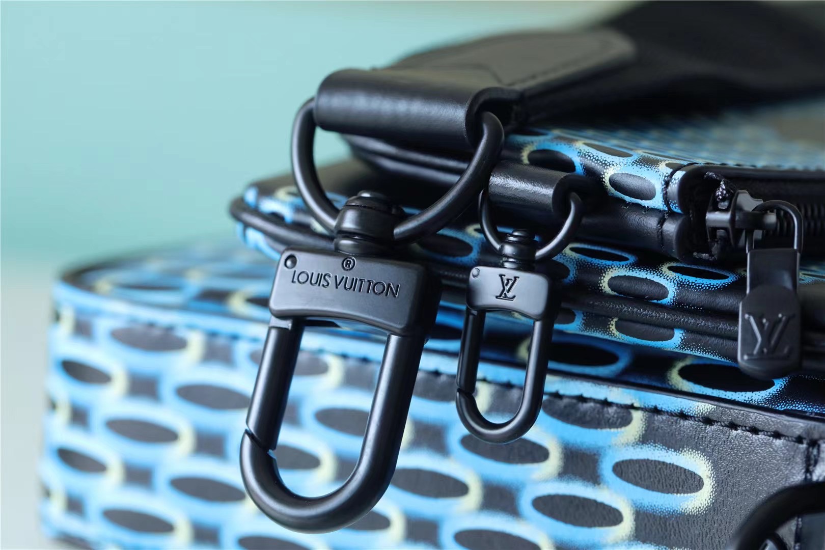 L0vis Vvtt0n Trio Messenger Damier Spray Blue For Men, Men’s Bags, Shoulder And Crossbody Bags 9.5in/25cm LV