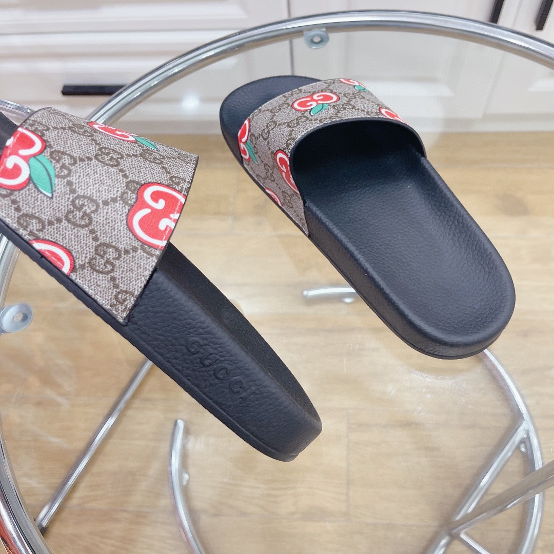 Gvc*1 Women’s Slide Sandal With GG Apple Black For Women 407345