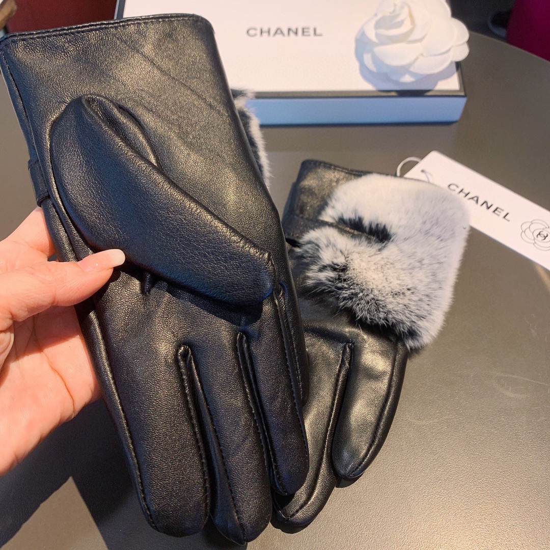 Ch**el Gloves In Black