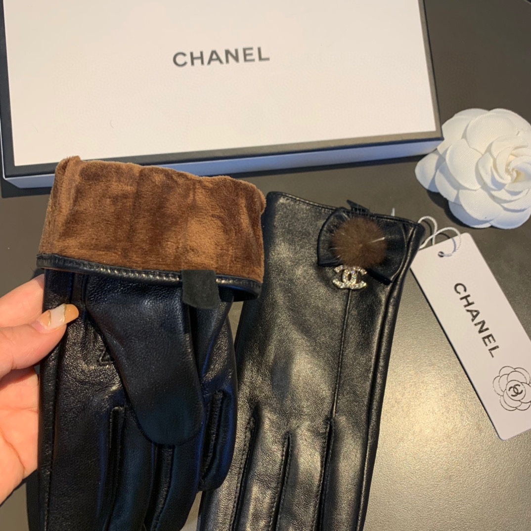 Ch**el Gloves In Black