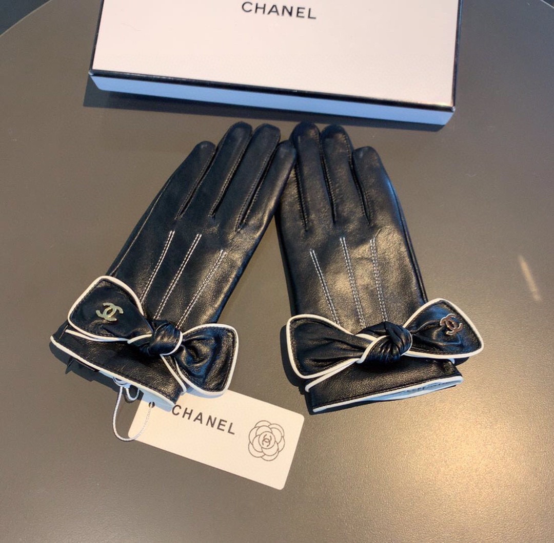 Ch**el Gloves In Black