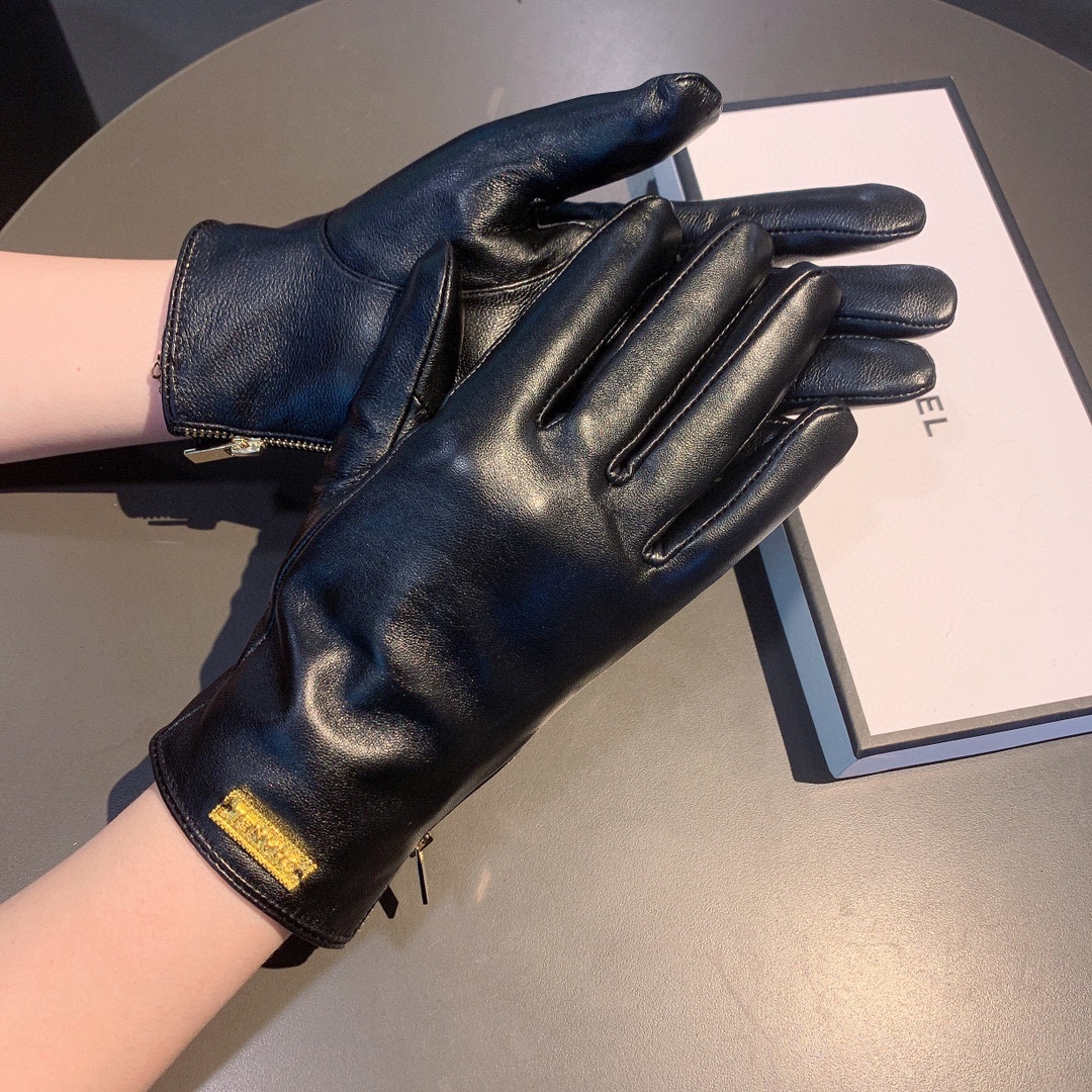 Ch**el Gloves In Black