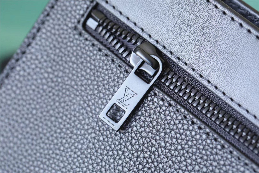 L0vis Vvtt0n Messenger Voyage Aerogram Black For Men, Men’s Bags, Shoulder And Crossbody Bags 11in/28cm LV M59329