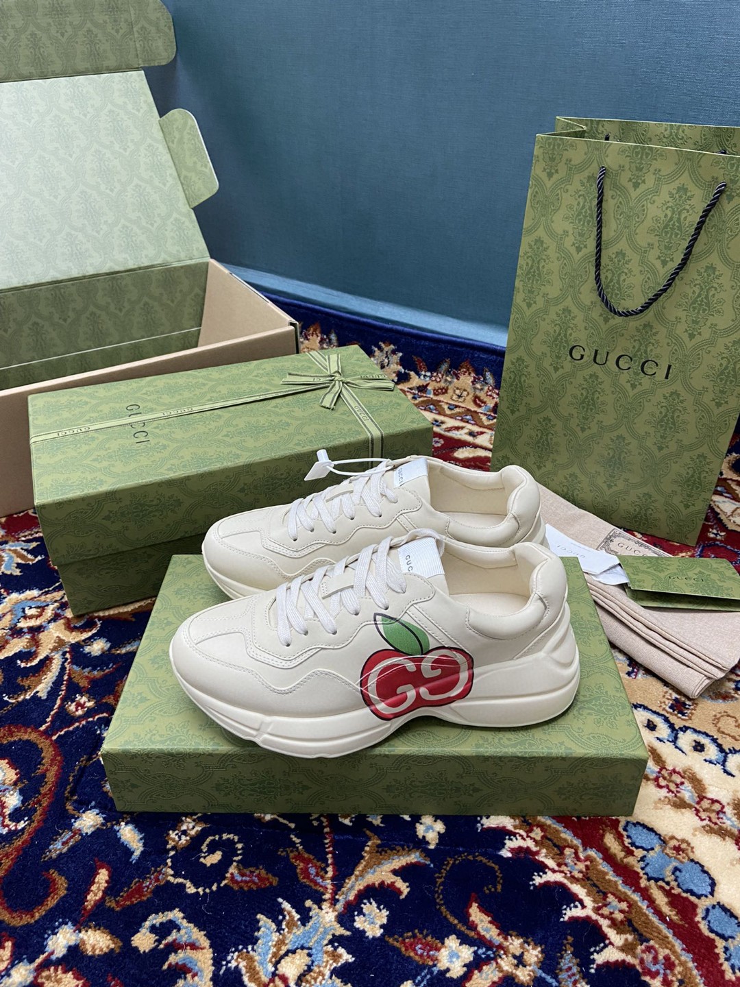 Gvc*1 Men’s Rhyton Sneaker With GG Apple White Ivory For Men 609343 DRW00 9522