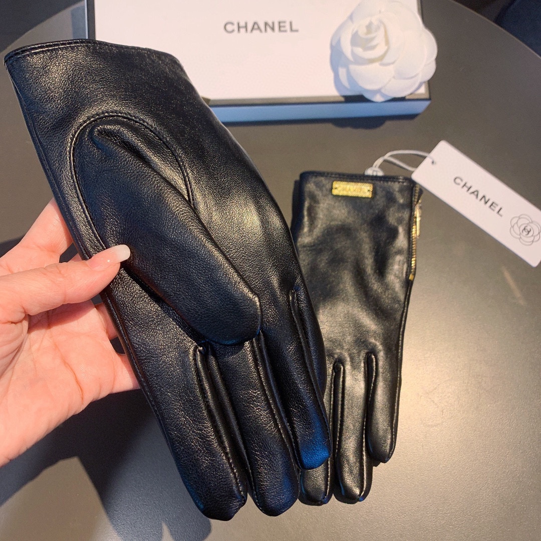 Ch**el Gloves In Black