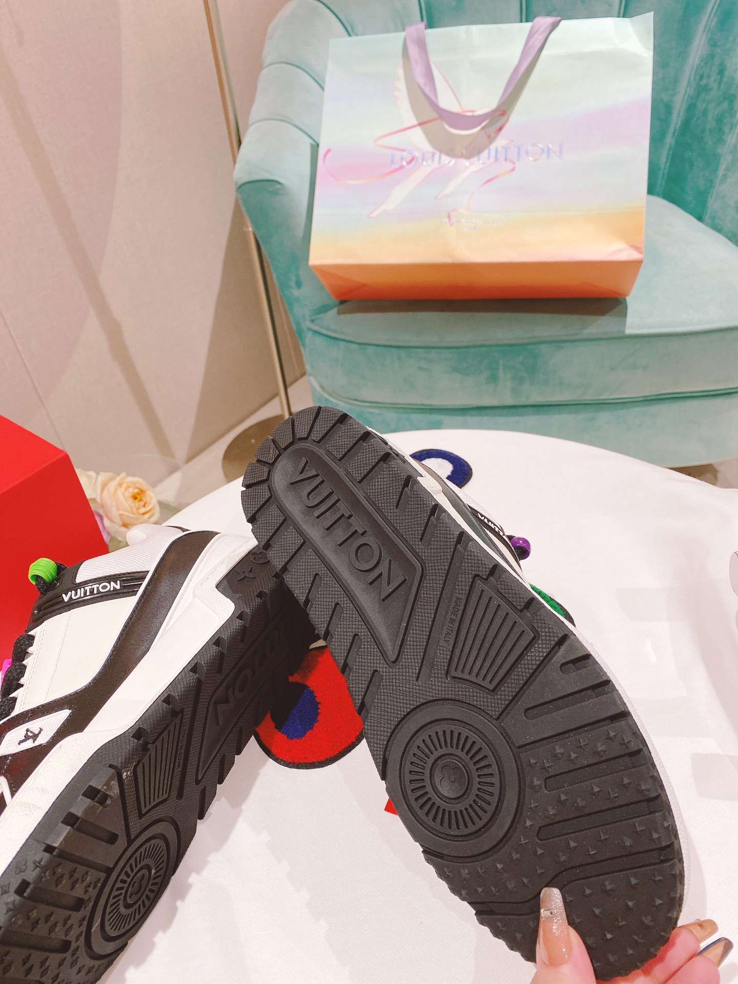 L0vis Vvtt0n Women’s LV Trainer Sneaker Black For Women LV