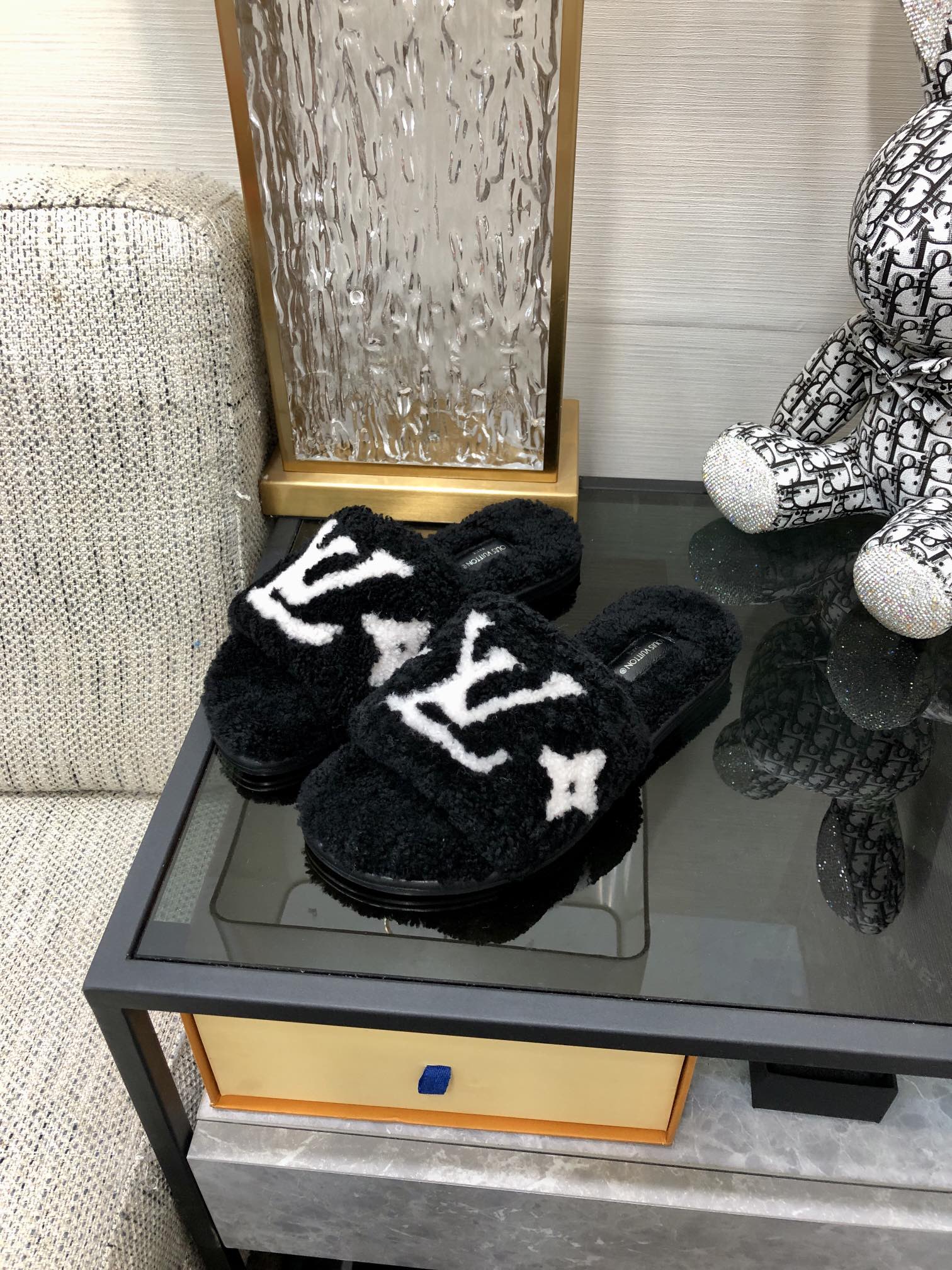 L0vis Vvtt0n Women’s Magnetic Flat Mule Black For Women LV