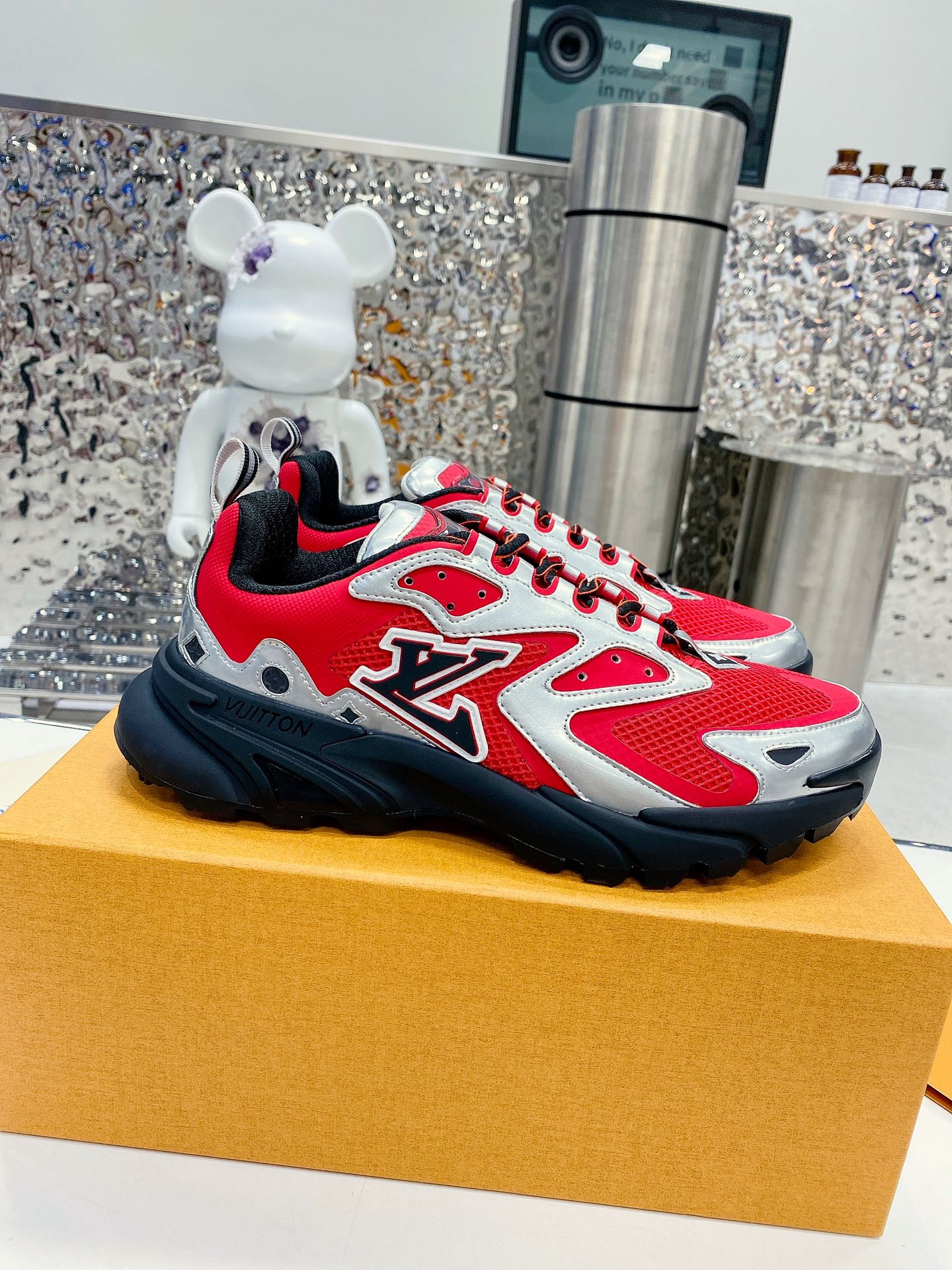 L0vis Vvtt0n Men’s LV Runner Tatic Sneaker Red For Men LV