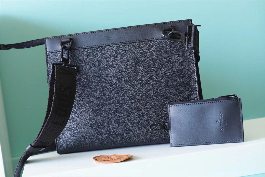 L0vis Vvtt0n Messenger Voyage Aerogram Black For Men, Men’s Bags, Shoulder And Crossbody Bags 11in/28cm LV M59329