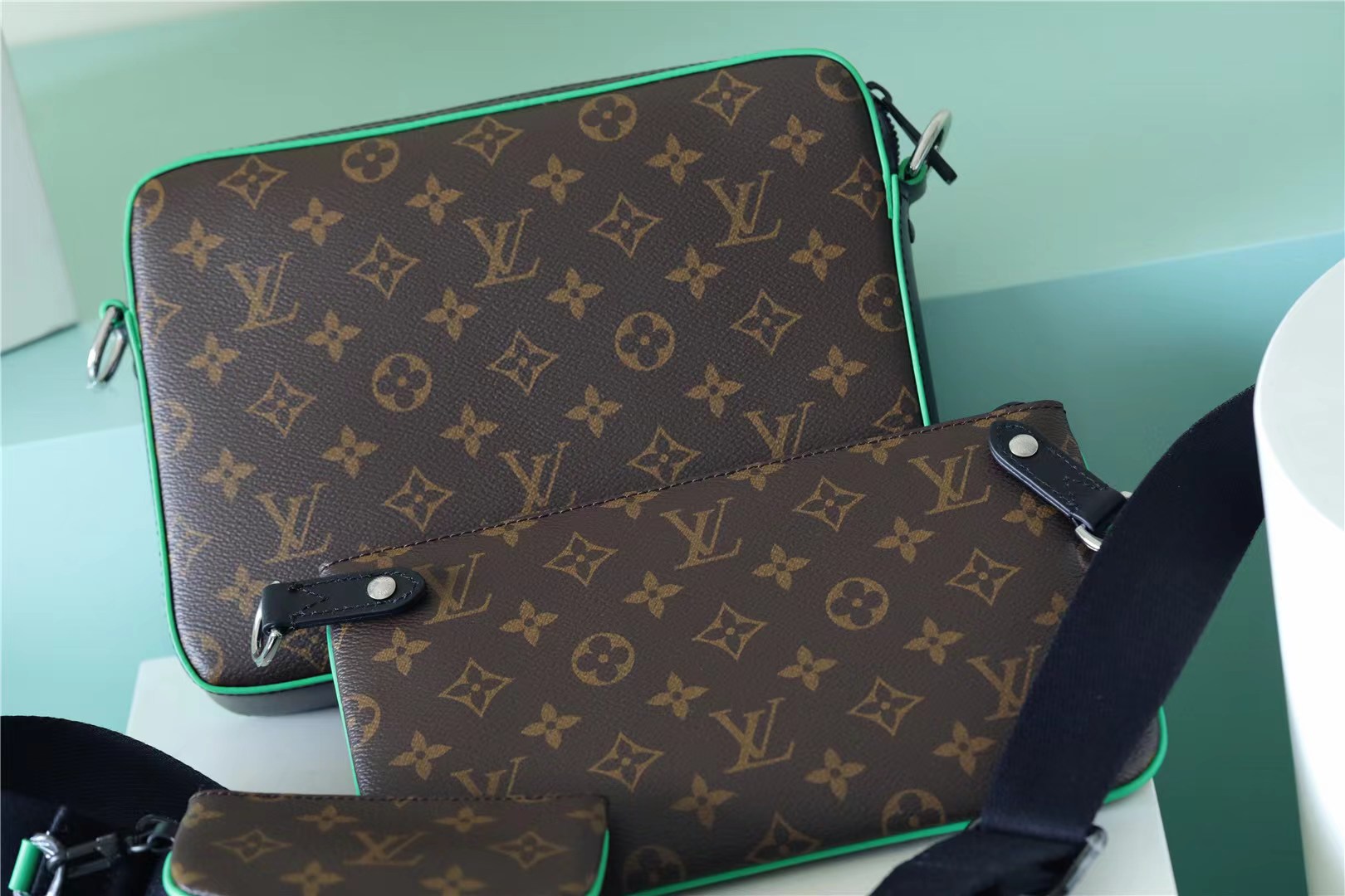 L0vis Vvtt0n Trio Messenger Monogram Macassar Canvas By Virgil Abloh’s Green For Men, Men’s Bags, Shoulder And Crossbody Bags 9.5in/25cm LV