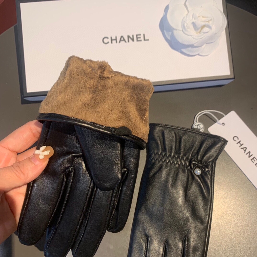 Ch**el Gloves In Black