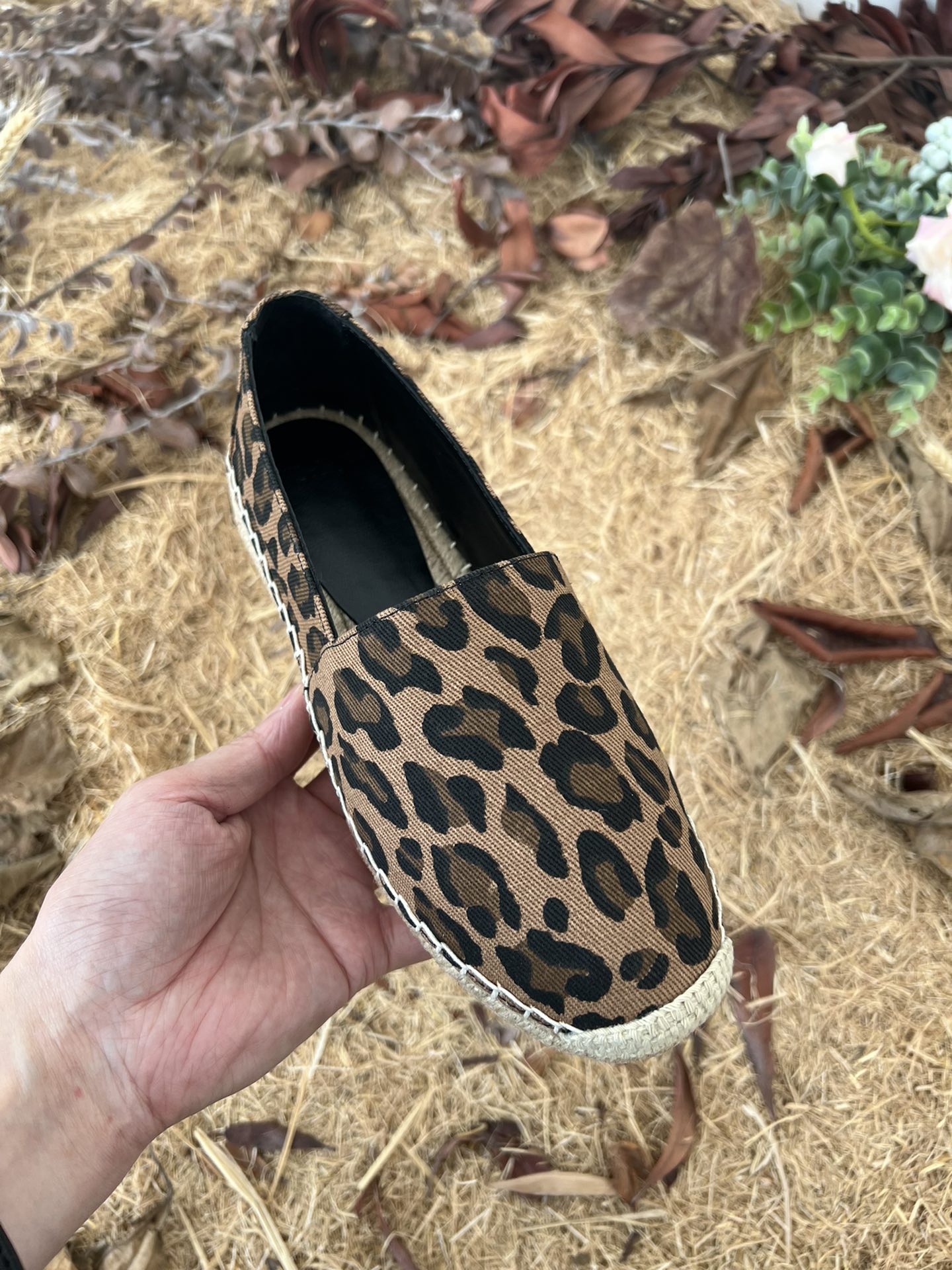 Sa1nt Lau*nt Women’s Y51 Embroidered Espadrilles Brown For Women Y51