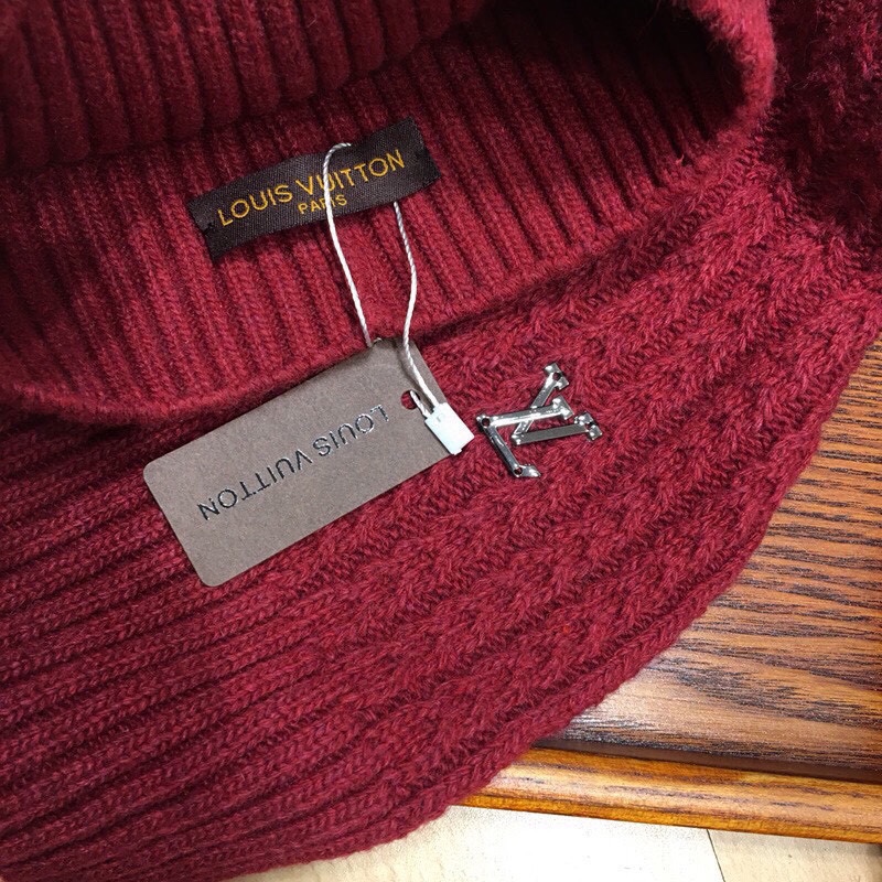 L0vis Vvtt0n Beanie & Scarf Set In Red