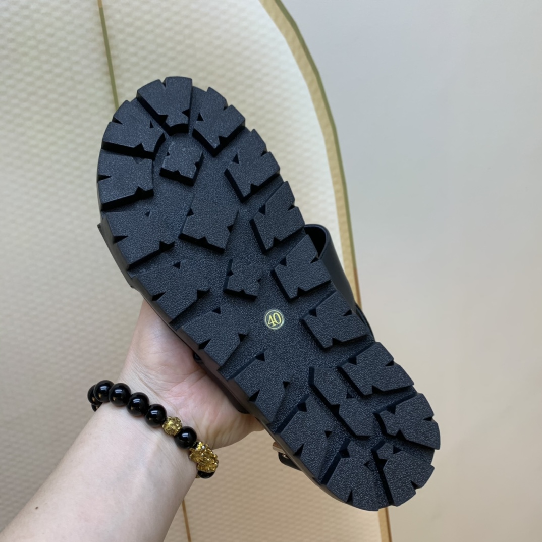 Gvc*1 Women’s Tiger And Buckle Sandal Black For Women GG