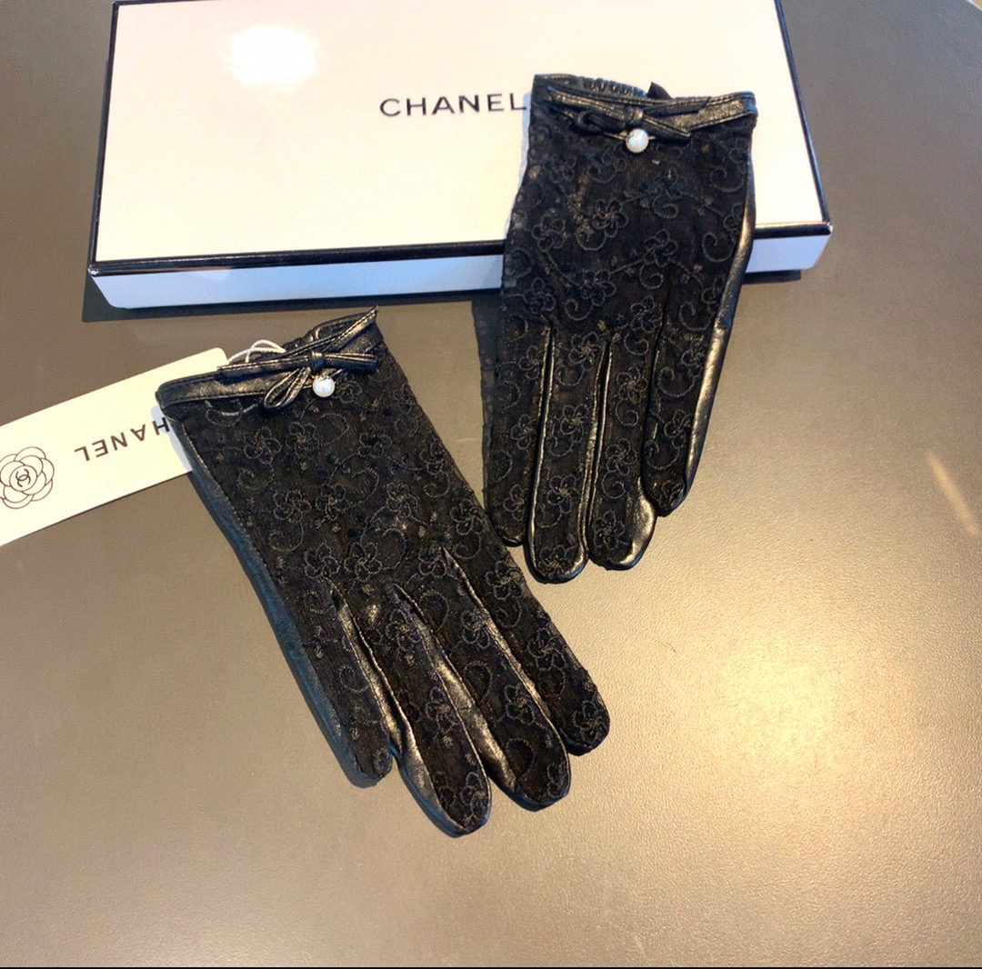 Ch**el Gloves In Black
