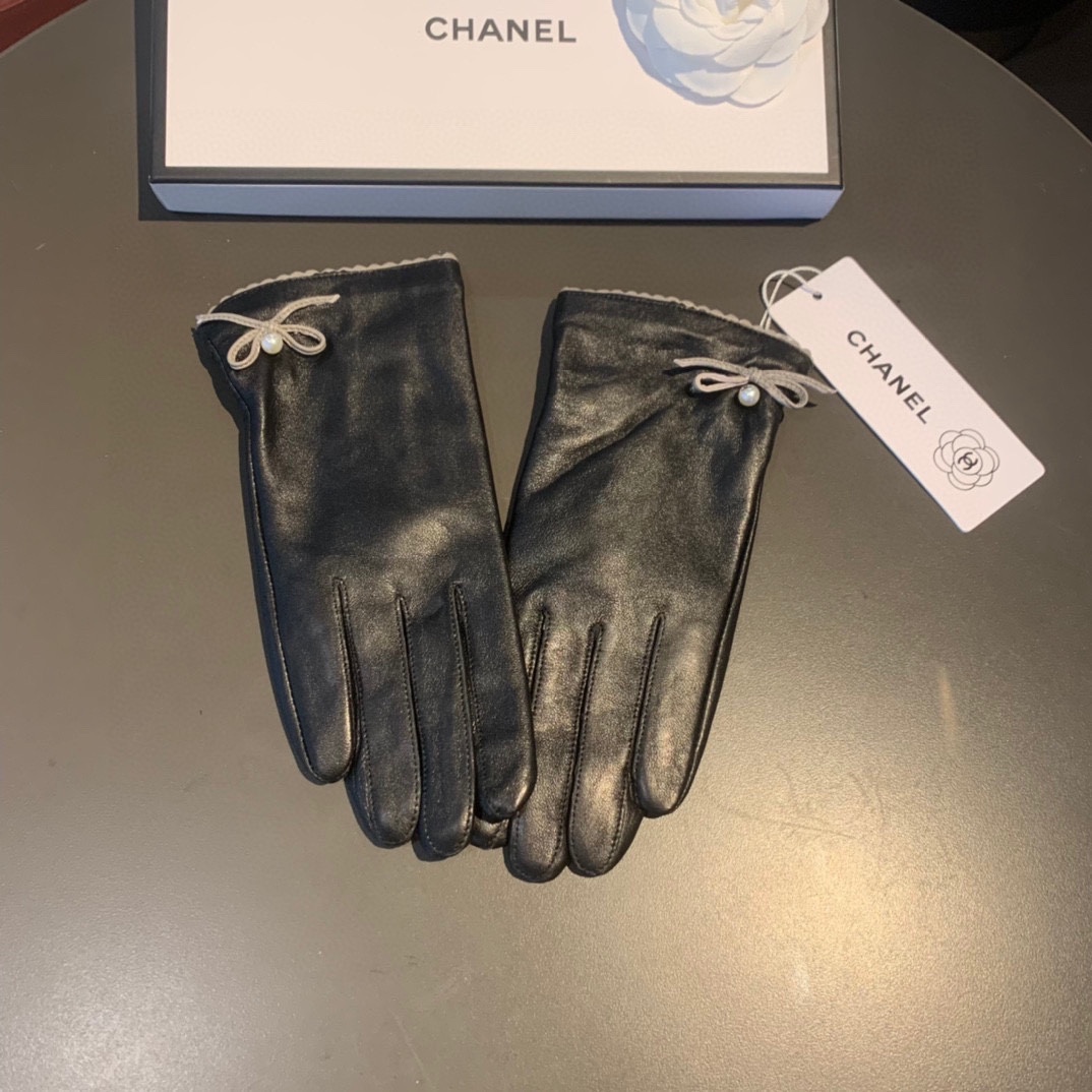Ch**el Gloves In Black