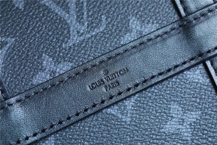 L0vis Vvtt0n Trunk Messenger Monogram Eclipse For Men, Men’s Bags, Shoulder And Crossbody Bags 9.4in/24cm LV M45727