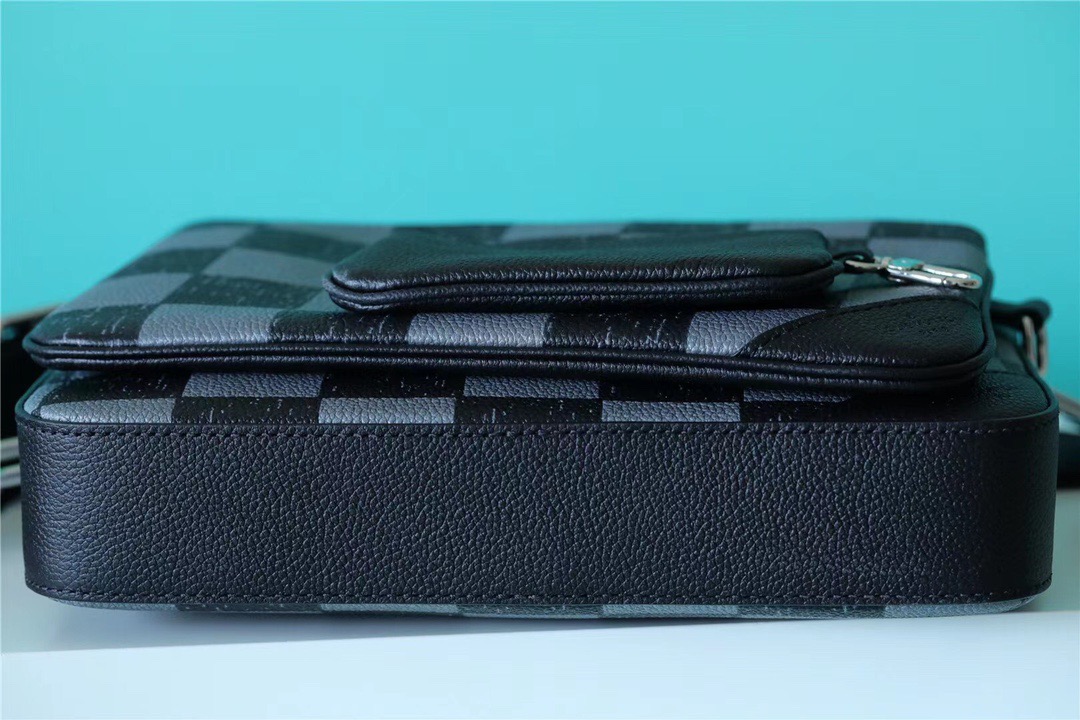 L0vis Vvtt0n Trio Messenger Monogram Eclipse and Monogram Eclipse Reverse For Men, Men’s Bags, Shoulder And Crossbody Bags 9.5in/25cm LV M69443