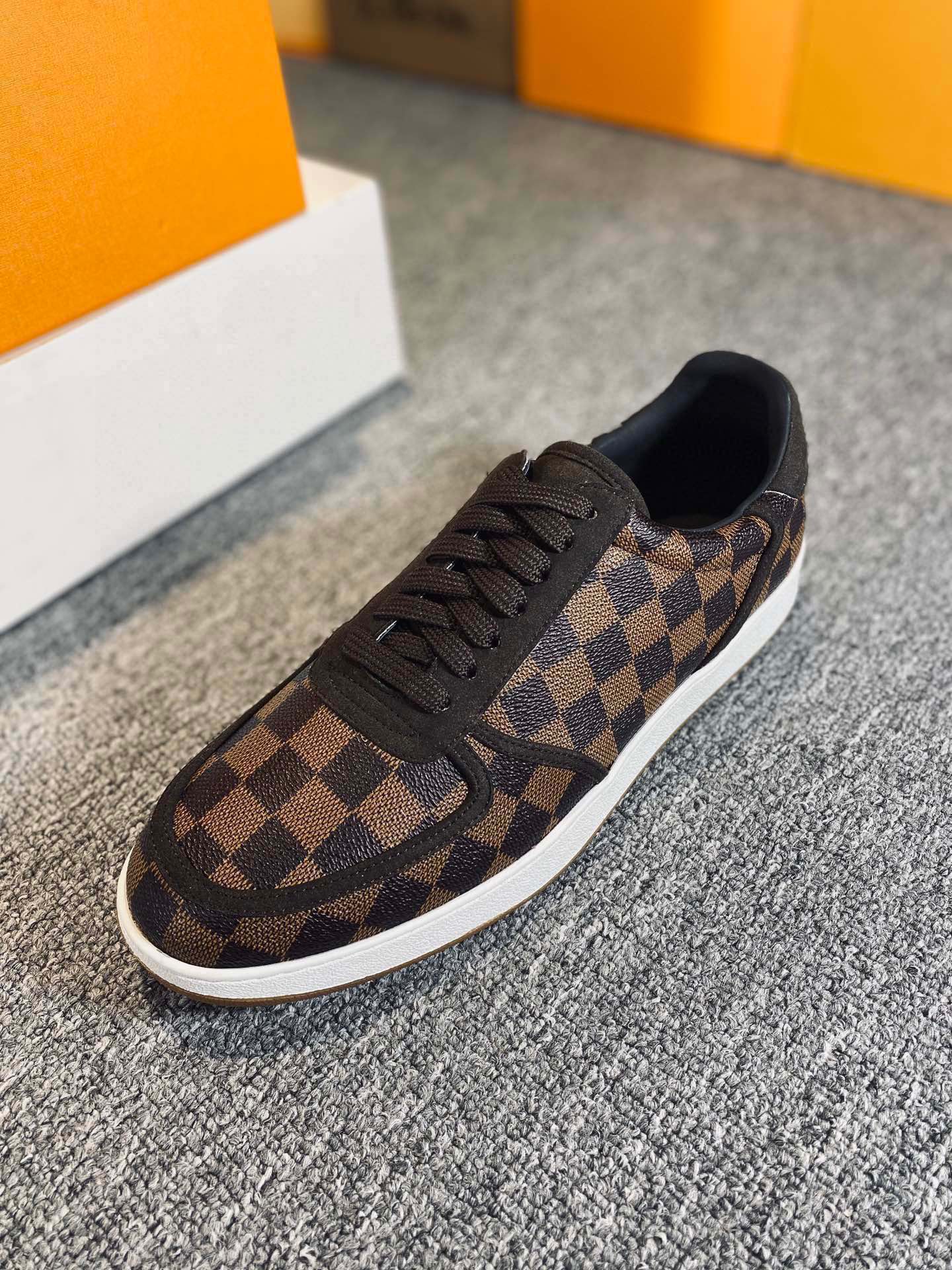 L0vis Vvtt0n Rivoli Sneaker Brown For Men LV