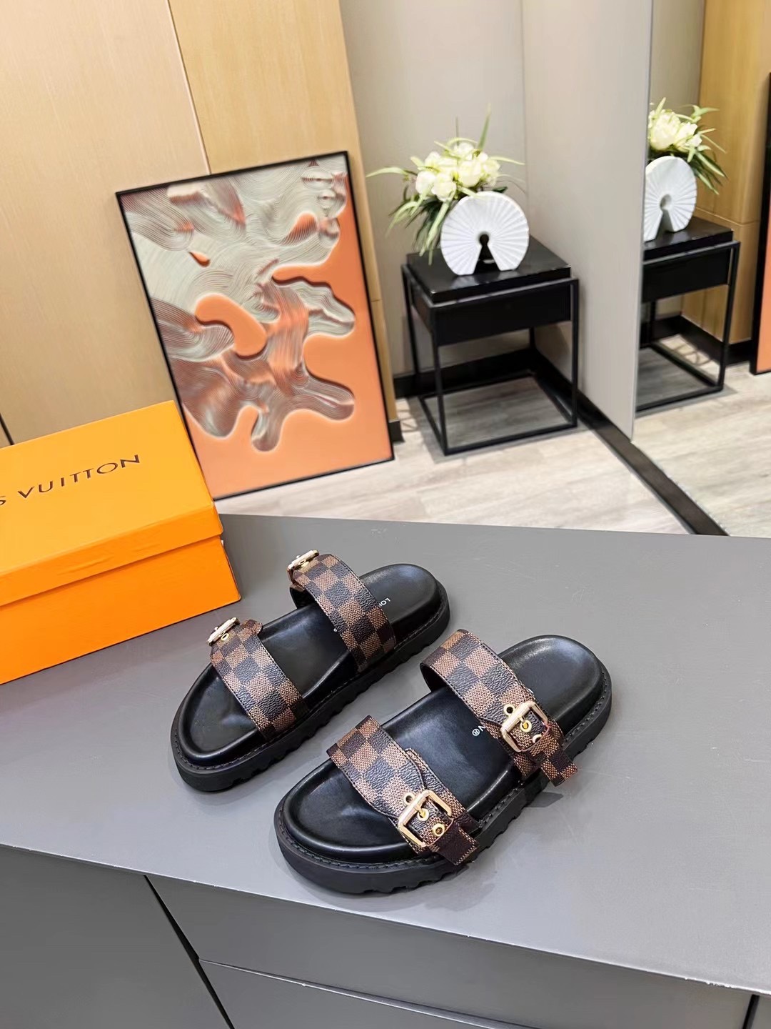 L0vis Vvtt0n Women’s Bom Dia Flat Mule Brown For Women LV