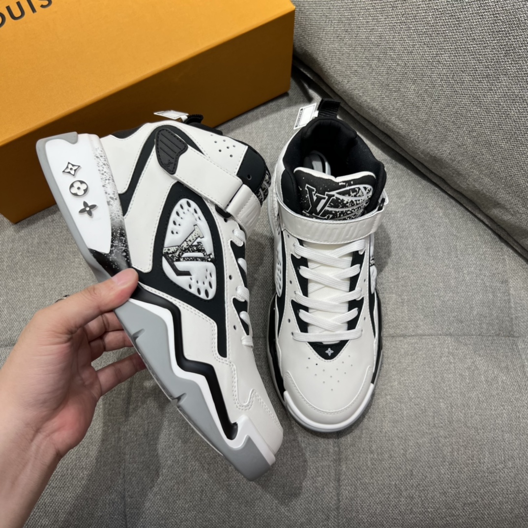 L0vis Vvtt0n LV Trainer 2 Sneaker White For Men LV 1AAH95