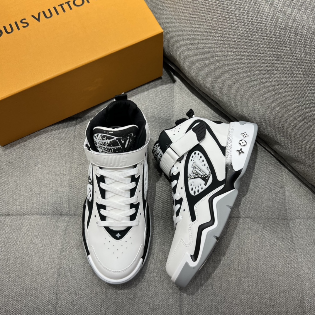 L0vis Vvtt0n LV Trainer 2 Sneaker White For Men LV 1AAH95