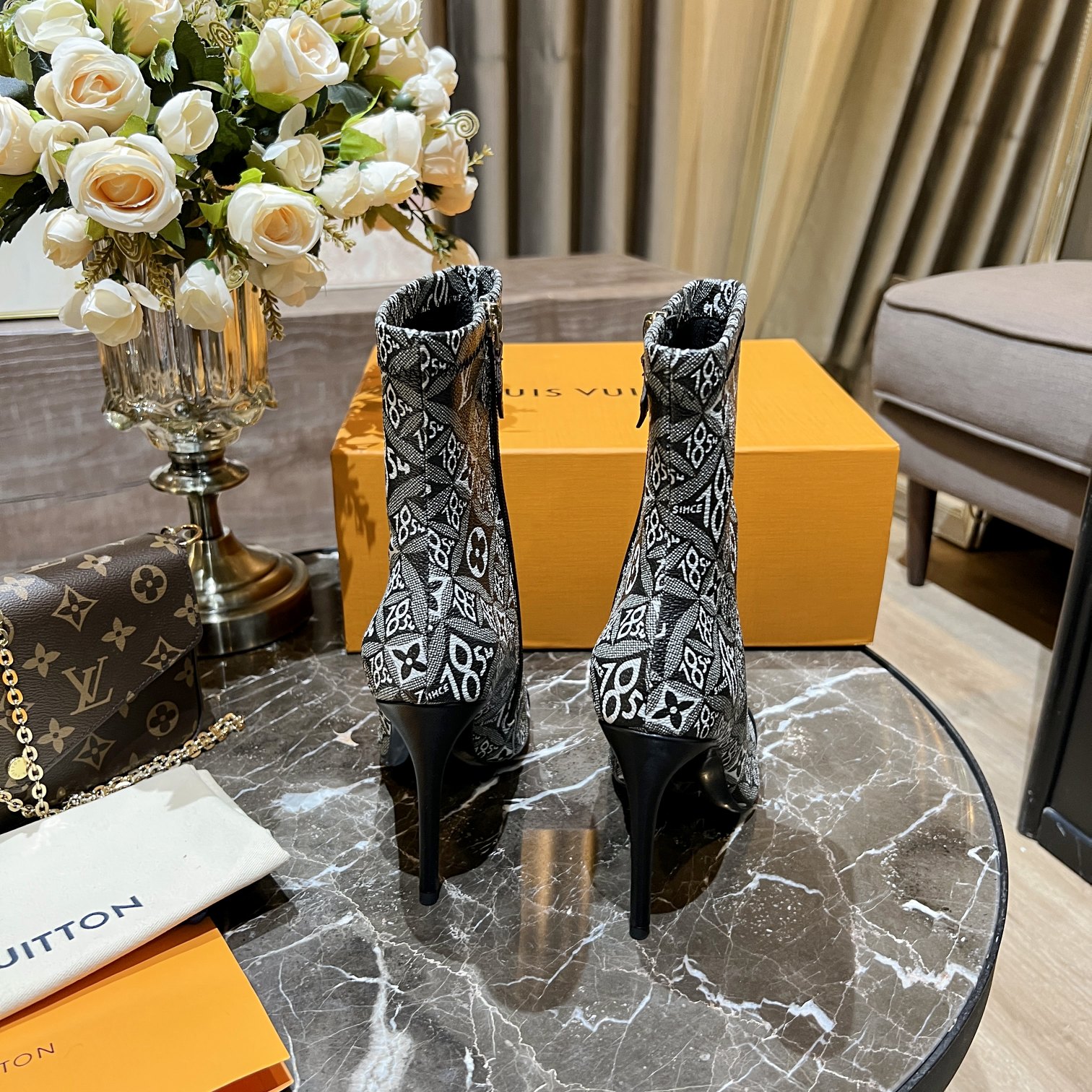 L0vis Vvtt0n Women’s Cherie Ankle Boots White Women LV