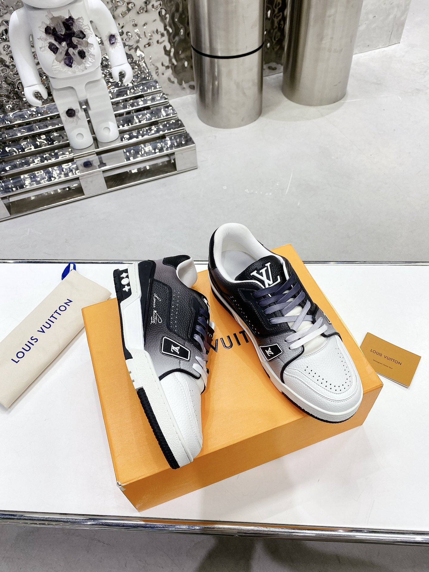 L0vis Vvtt0n Women’s LV Trainers Black For Women LV