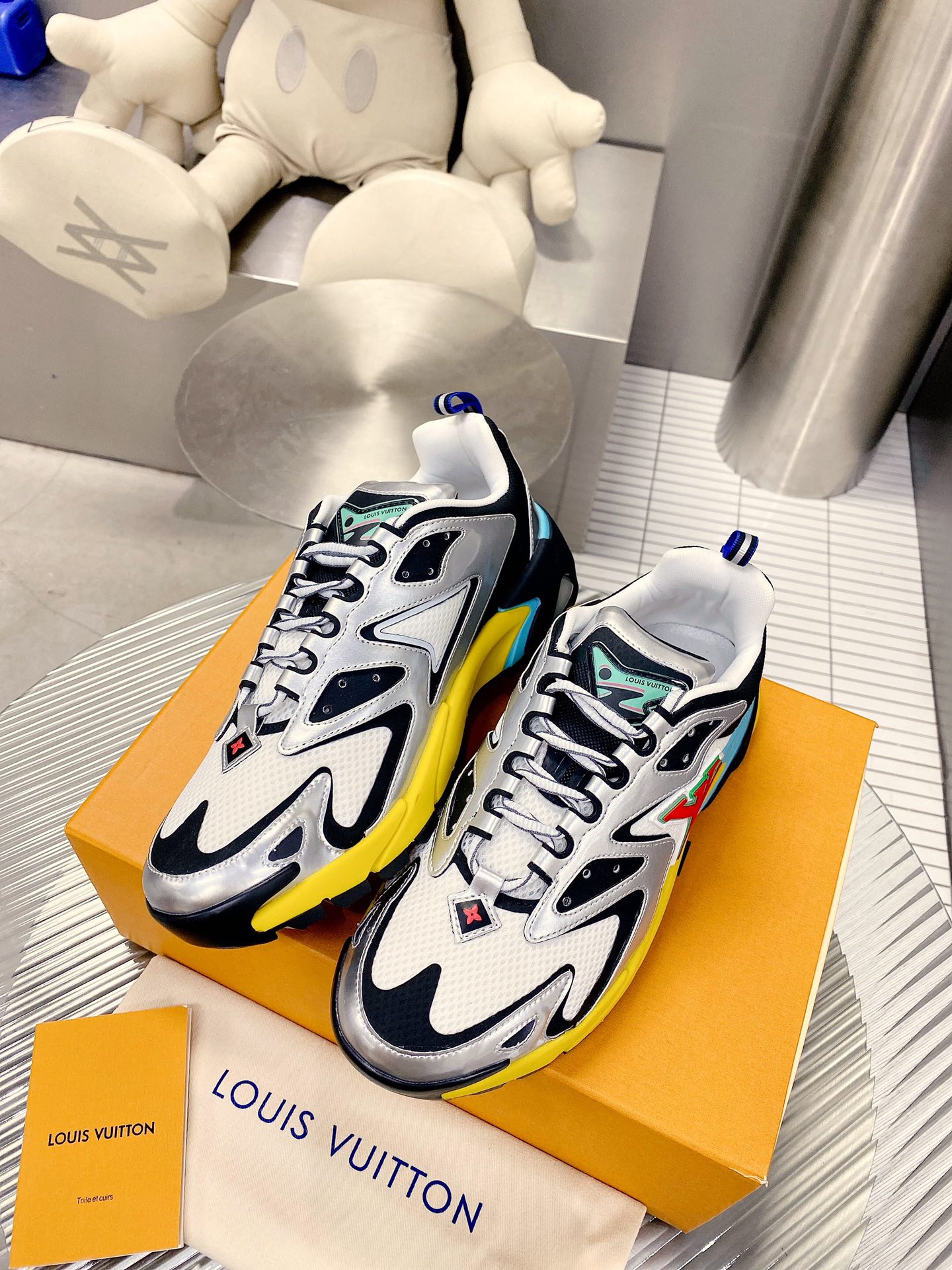 L0vis Vuittion LV Runner Tatic Sneaker Yellow And White For Men LV