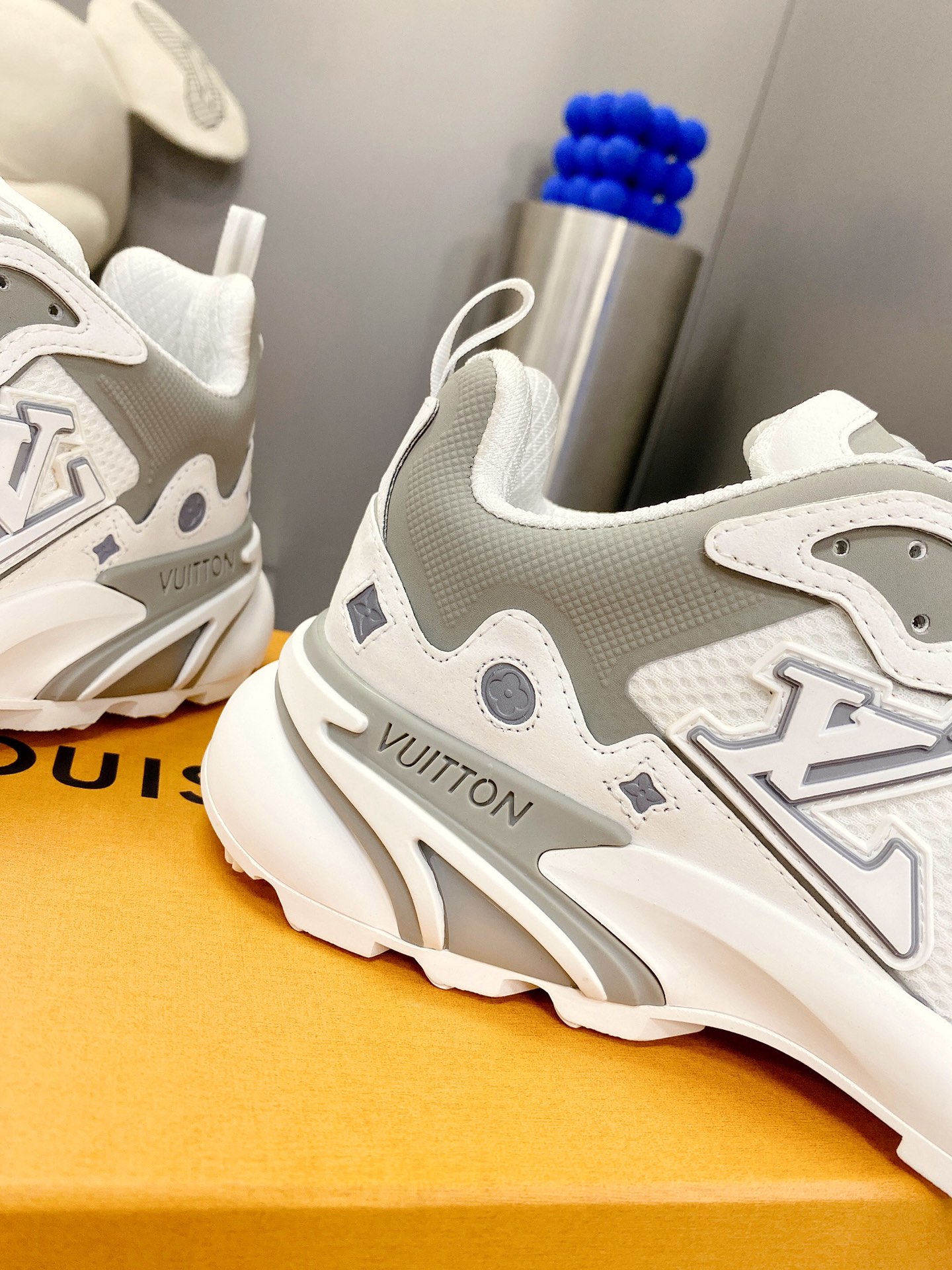 L0vis Vuittion LV Runner Tatic Sneaker White For Men LV 1A9TUZ