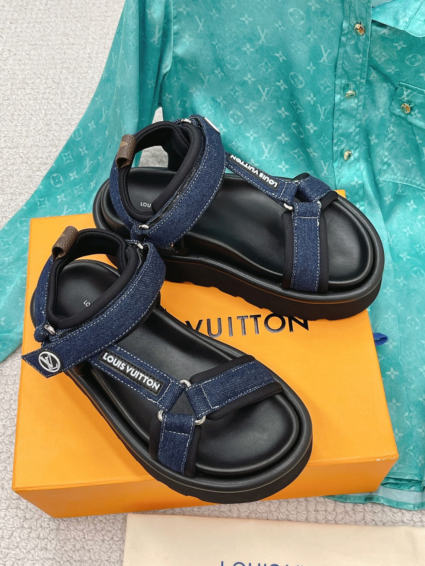 L0vis Vvtt0n Women’s Pool Pillow Flatform Comfort Sandal Blue For Women LV 1AACHL