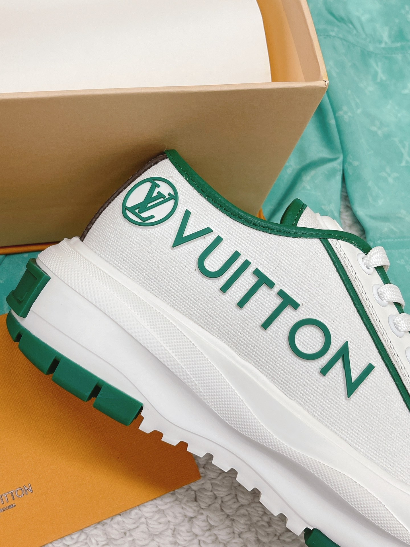 L0vis Vvtt0n Women’s LV Squad Sneaker Green For Women LV