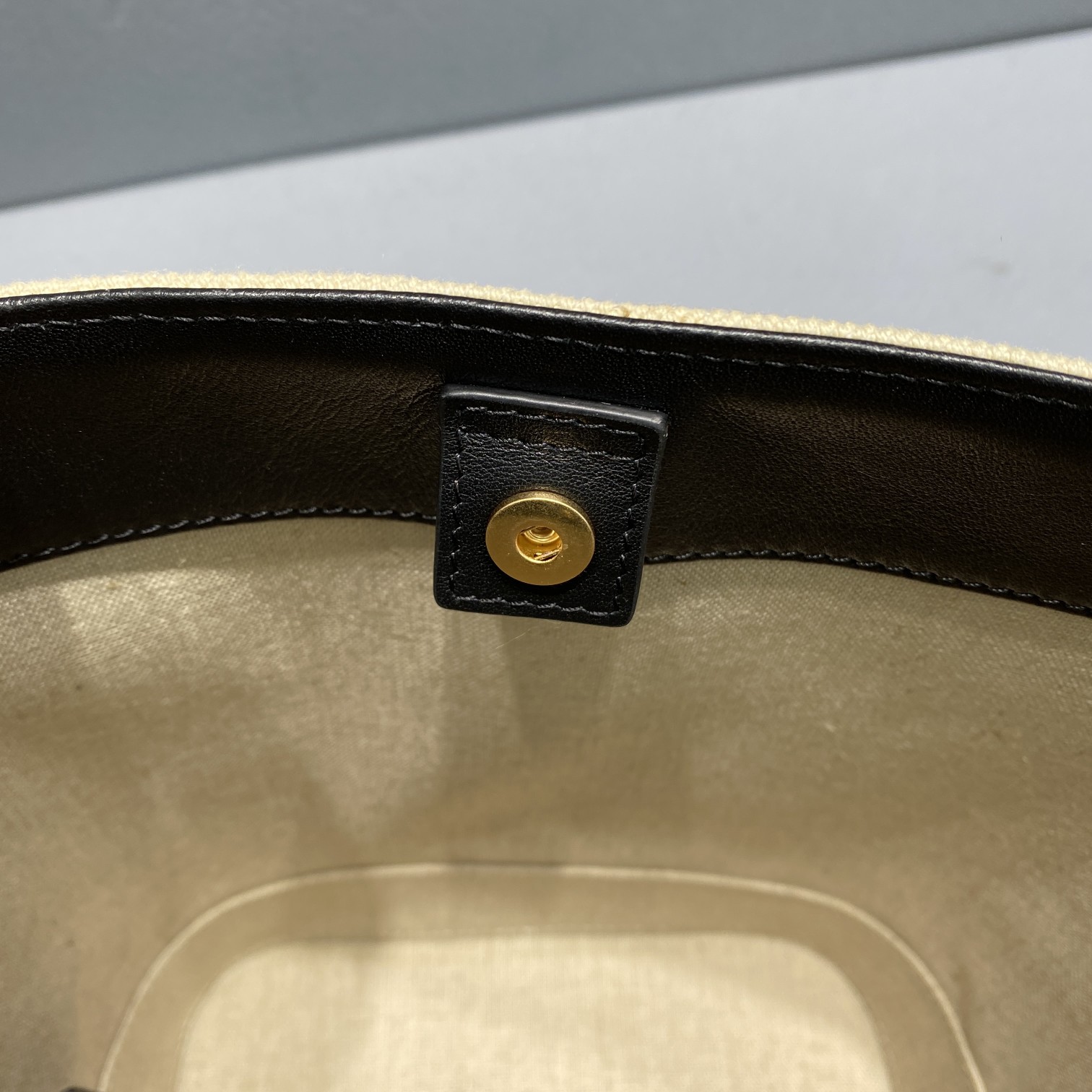 Ce1i*e Small Bucket Cuir Triomphe In Textile Beige/Black For Women 9in/22cm