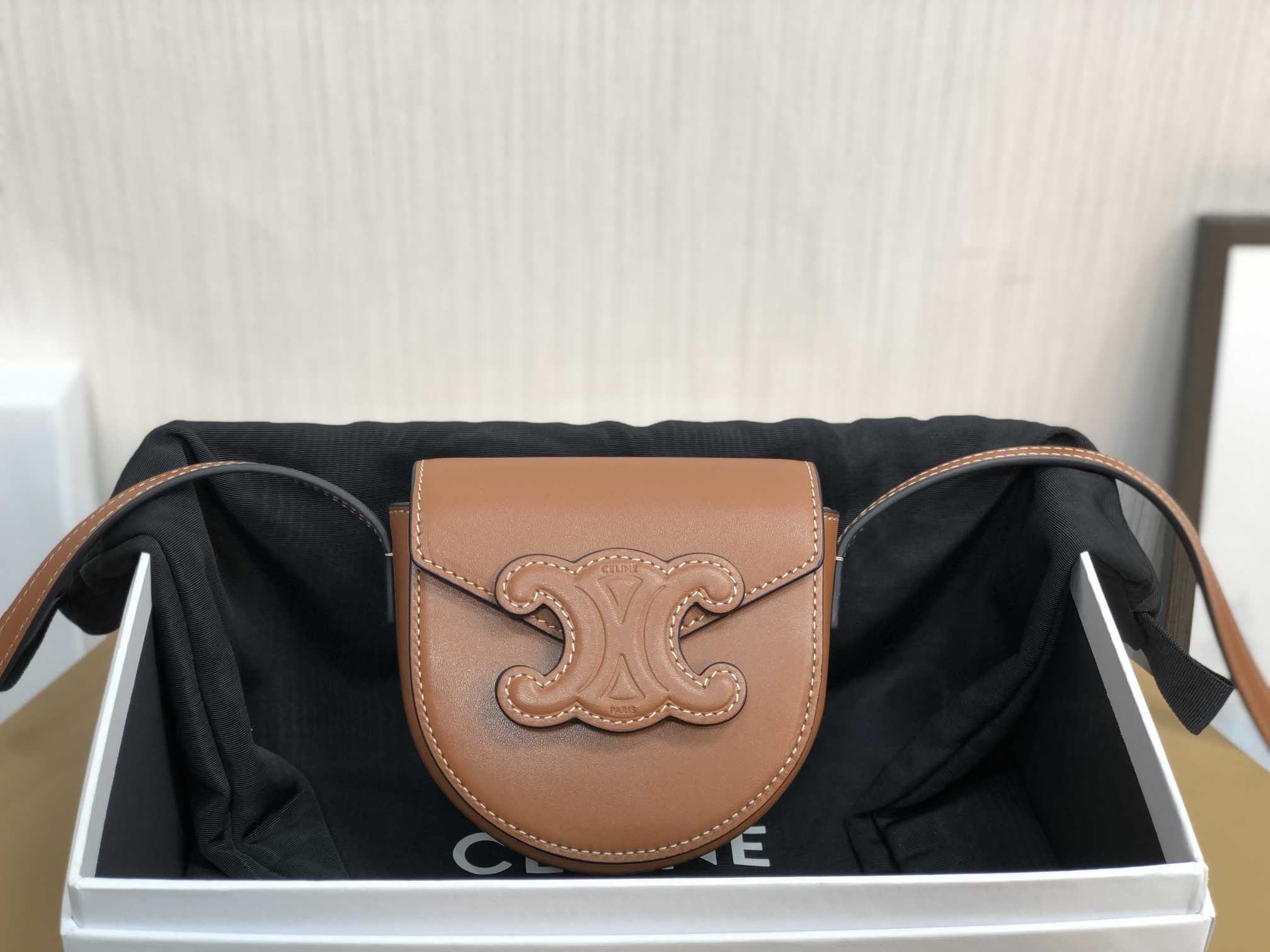 Ce1i*e Mini Besace Cuir Triomphe Brown For Women 4in/11cm 10J303DPQ.04LU