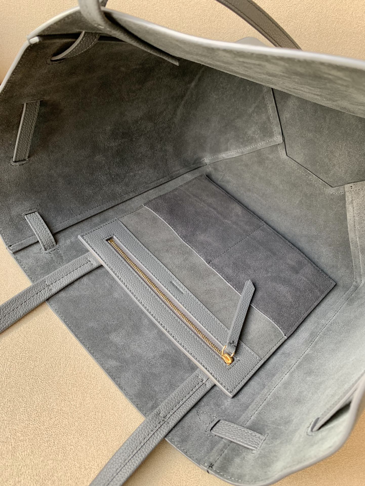 Ce1i*e Small Cabas Phantom In Soft Grained Grey For Women 12in/31cm 189023TNI.10DC