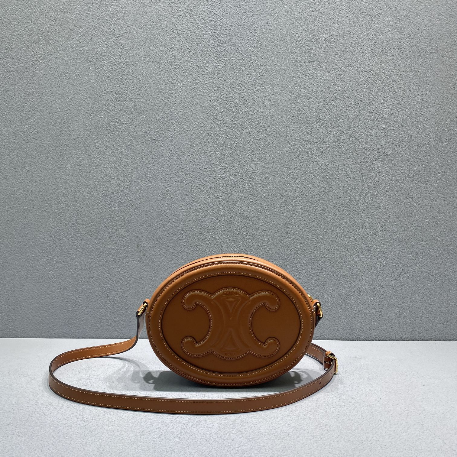 Ce1i*e Oval Bag Cuir Triomphe Brown For Women 8in/20cm 198603DXC.04LU