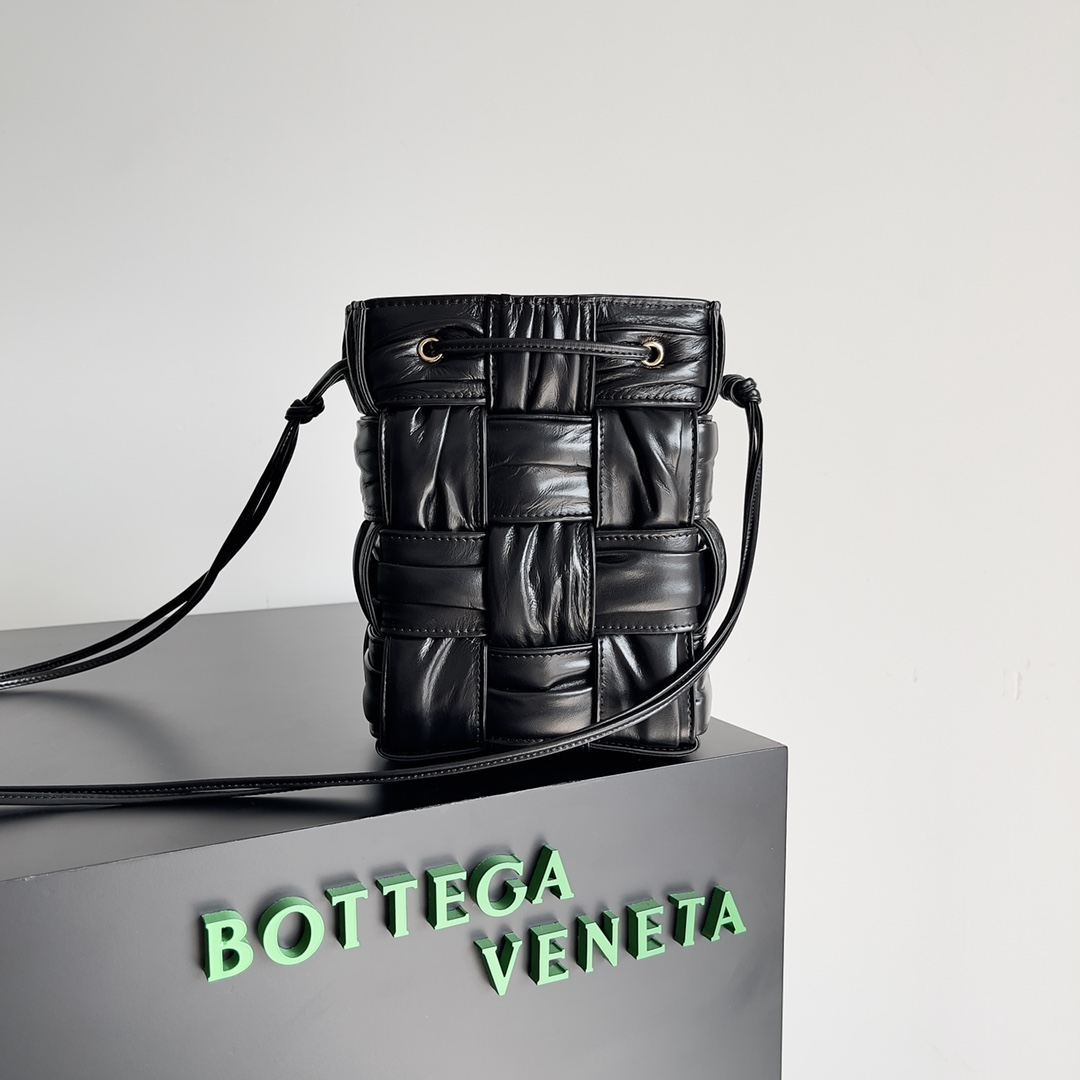 B0tt*ga Ven*ta Small Cassette Bucket Bag Black, For Women, Women’s Bags 7.1in/18cm 717187V2FY38425