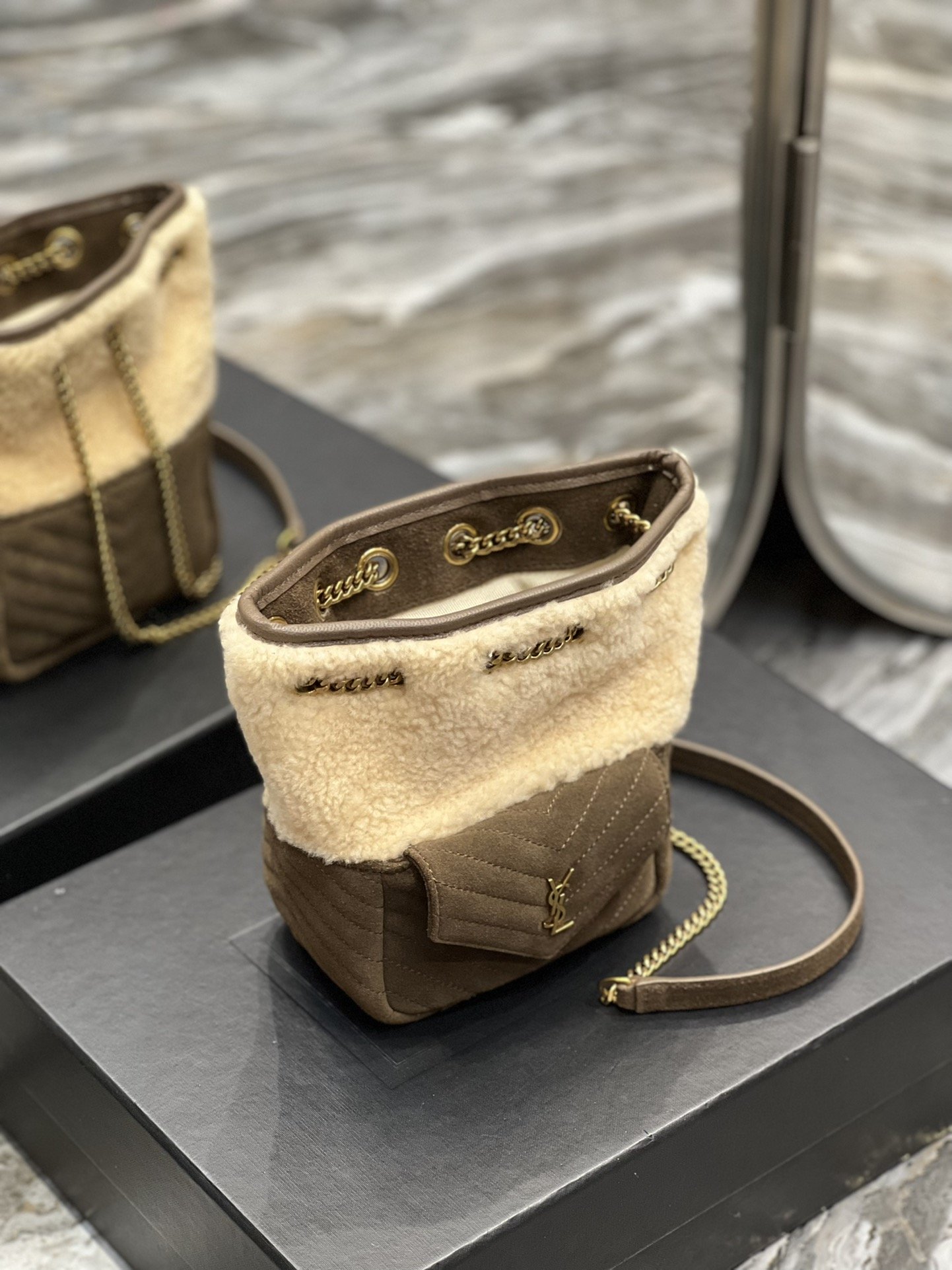 Sa1nt Lau*nt Oe Mini Bucket Chevrons Brown For Women, Women’s Bags 7.5in/19cm Y51‎ 70163129XA79587