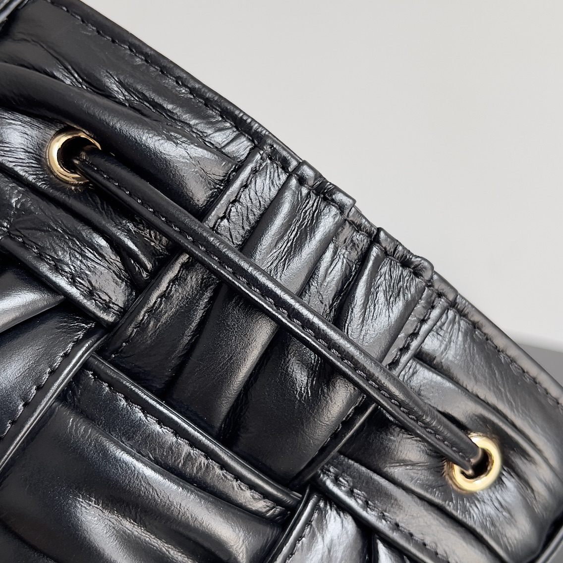 B0tt*ga Ven*ta Small Cassette Bucket Bag Black, For Women, Women’s Bags 7.1in/18cm 717187V2FY38425